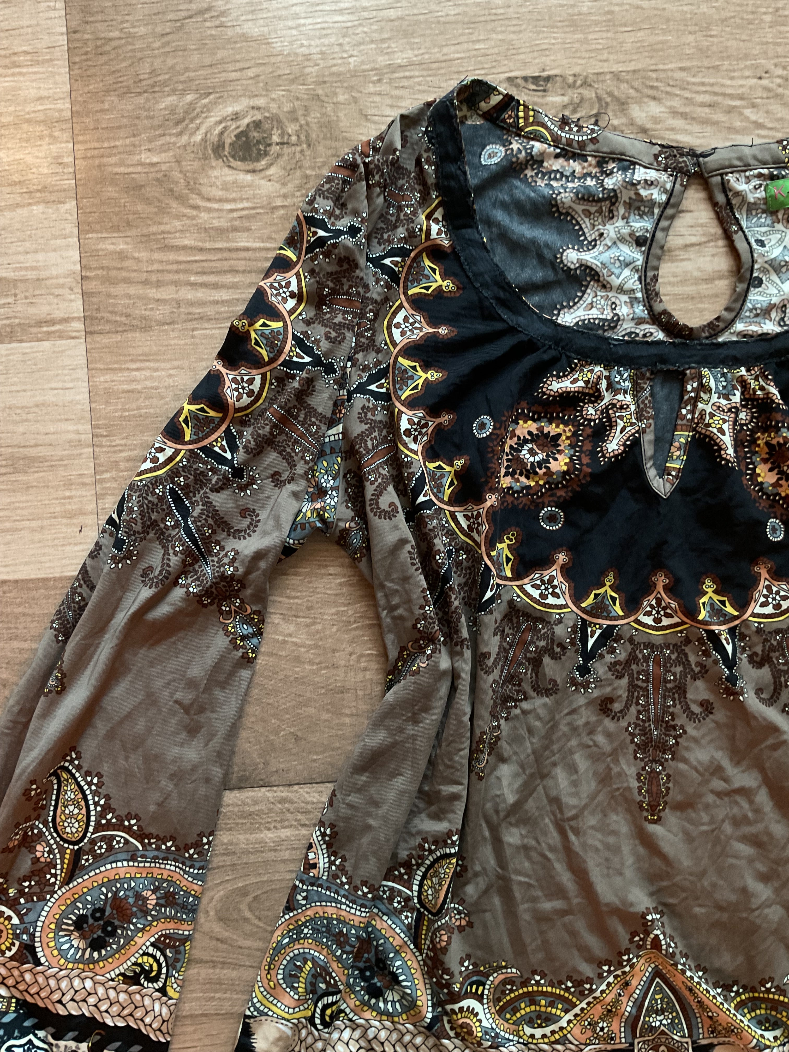 Mantra Keyhole Top